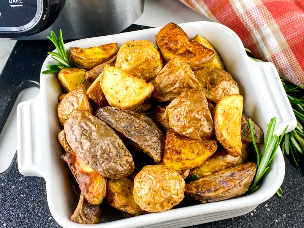 Air-Fryer Roasted Rosemary Garlic Potatoes