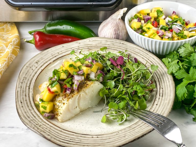 WhiteFishMangoSalsa horizontal Air Fryer White Fish with Spicy Mango Salsa