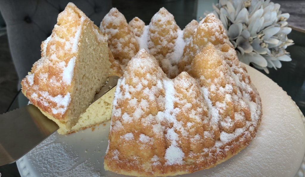 Delicious Keto Bundt Cake Recipe with Almond and Coconut Flour